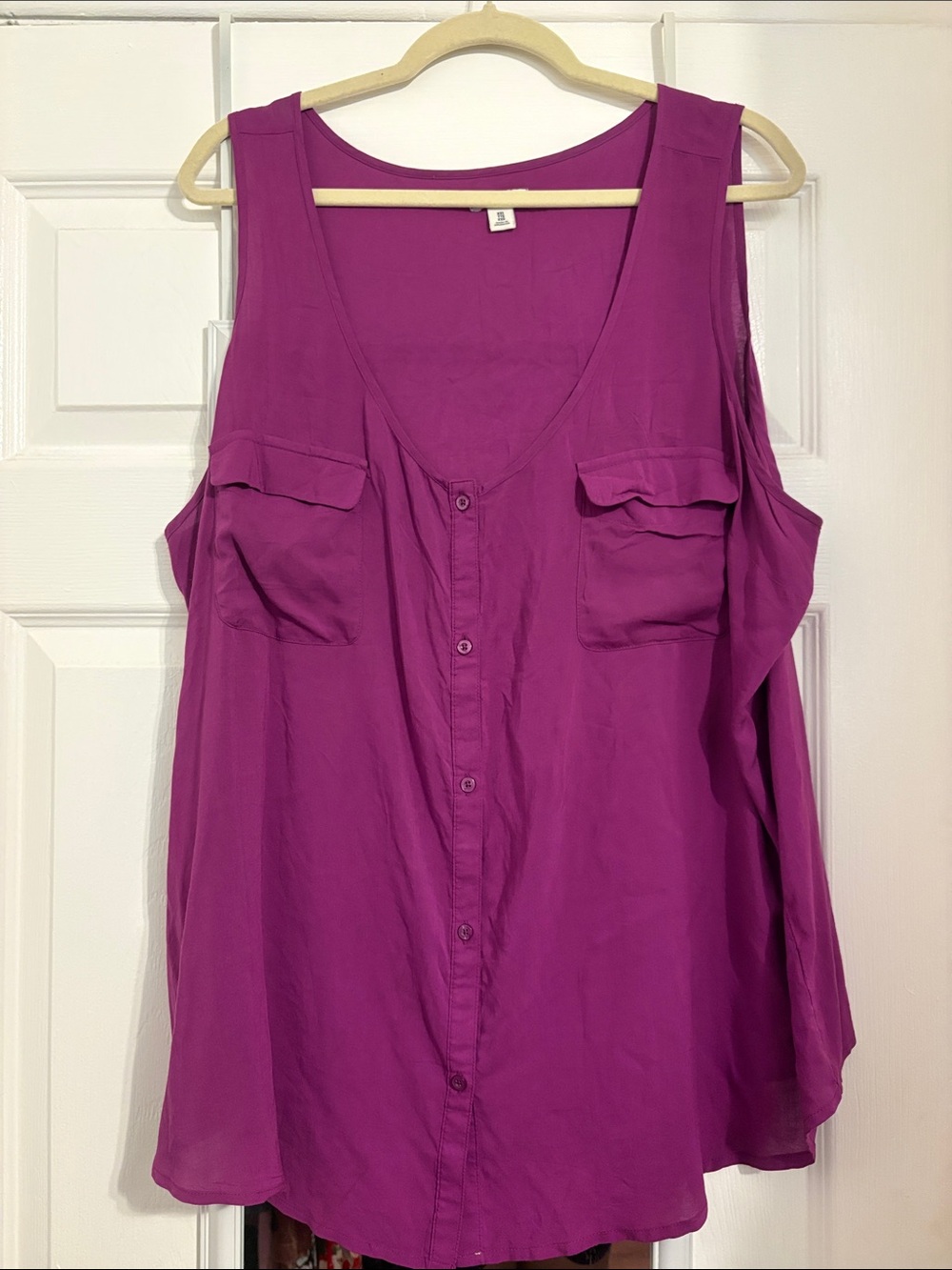 Old Navy Sleeveless Button-Down Top in Magenta XXL PtP 26
